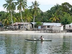 Numfor: Mit dem Boot um die ganze Insel - Manggari