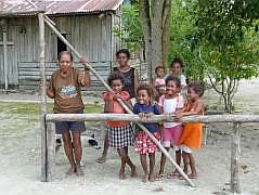 Numfor: Mit dem Boot um die ganze Insel - Manggari