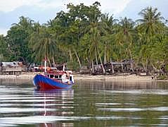 Numfor: Mit dem Boot um die ganze Insel - Manggari