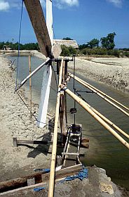 Salzgewinnung bei Jeneponto; Windrad als Wasserpumpe