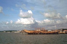 Watampone/Bajoe: Hafen, traditioneller Schiffbau