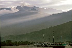 Palopo: Berge von Toraja