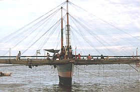 Palopo: Fischfangplattform