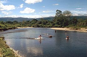 Flussdurchquerung bei Gintu