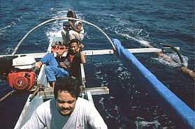 Im Boot zur Insel Bukabuka