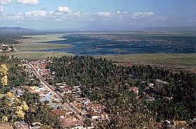 Blick vom Fort Otanaha auf Iluta und Limboto-See