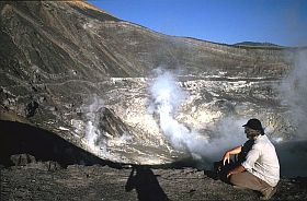 Mt. Lokon: Blick in den Krater