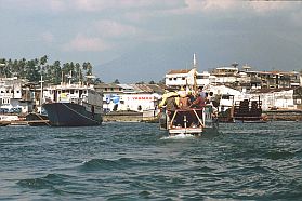 Manado: Abfahrt mit dem Public Boat