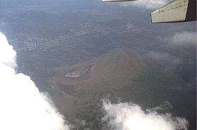 Mt. Lokon: Blick vom Flugzeug
