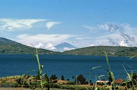 Diatas-See mit Kerinci im Hintergrund