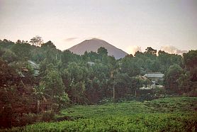 Gunung Kerinci im Hintergrund