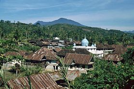 Auf dem Weg nach Bangko: Dorf