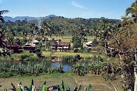 Auf dem Weg nach Bangko: Dorf