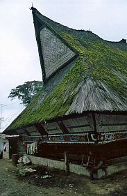 Karo-Batakdorf Lingga: Traditionelles Haus