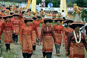 Fruchtfestival in Berastagi: Umzug