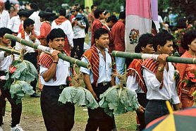 Fruchtfestival in Berastagi: Umzug