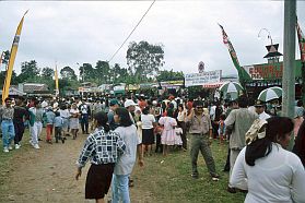 Berastagi: Frucht-Fest - Kirmes