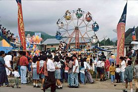 Berastagi: Frucht-Fest - Kirmes