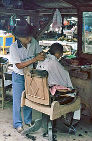 Markt in Balige - Friseur