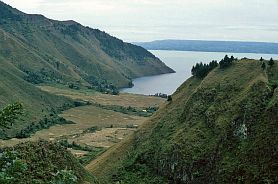 Auf dem Weg nach Sibolga: Letzter Blick auf den Toba-See