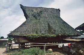 Im Karo-Batak Dorf Lingga