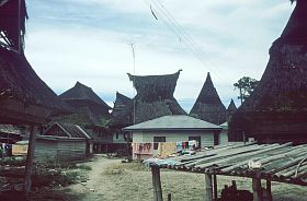 Im Karo-Batak Dorf Lingga