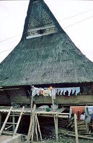 Im Karo-Batak Dorf Lingga
