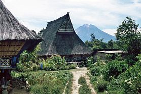 Im Karo-Batak Dorf Lingga