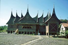 Traditionelles Minangkabau-Haus in der Umgebung von Batusangkar