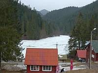 Der durch einen Erdrutsch entstandene 'Rote See'  (Lacul Roşu)