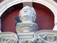 Kronstadt: Huserdetail - Goethe mit Taube