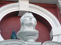 Kronstadt: Huserdetail - Schiller mit Taube