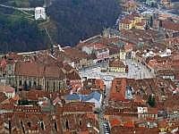 Hausberg Tmpa: Blick auf das Stadtzentrum - links Schwarze Kirche, rechts Rathaus