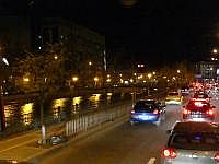 Bukarest bei Nacht: Strae am Kanal