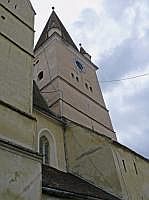 Kirchenburg Heltau: Turm mit 'Weg eines Blitzes'. Nach mehreren Blitzeinschlgen in Kirche und Turm wurde 1797 der erste Blitzableiter Siebenbrgens auf die Heltauer Kirchturmspitze montiert.