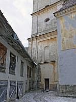 Petersberg/Snpetru: Kirchenburg Innenbereich - Eingang zur Kirche