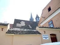 Eingang zum alten 'Siechenhaus': Bereits 1290 erbaut war es das erste Armen- und Altenhaus der Stadt; es beherbergt heute ein Altenheim -  Lothar Jaehn