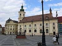 Rmisch-Katholische Dreifaltigkeits-Kirche auf dem Groen Platz: 1726 - 1738 wurde diese Kirche von den Jesuiten erbaut. Messen finden in den drei Sprachen Deutsch, Ungarisch und Rumnisch statt.