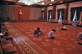 Saigon: Teppichreparatur im Wiedervereinigungspalast
