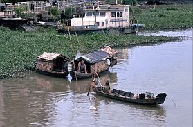 Saigon: Hausboote in einem Seitenkanal des Saigon-Flusses