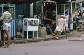 Saigon: Hndler auf den Brgersteigen, Kriegsveteran