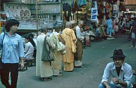 Saigon: Markt Ben Thanh, buddhistische Nonnen