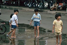 Saigon: Kinder