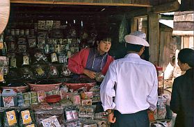 Da Lat: Tee und Kruter-Kiosk