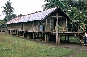 Ede-Dorf Tom Tua: Langhaus