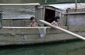Hoi An: Am Thu Bon Fluss - Boot mit 2 Kindern
