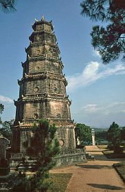 Hue: Pagode und Kloster Tien Mun