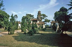 Hue: Pagode und Kloster Tien Mun