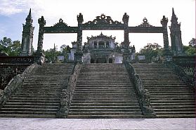 Hue: Treppe zum Kaisergrab Khai Dinh