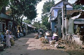 Strae im Dorf Ban Viet